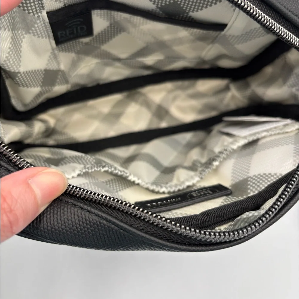 Lug black mingle matte luxe crossbody camera bag removable strap